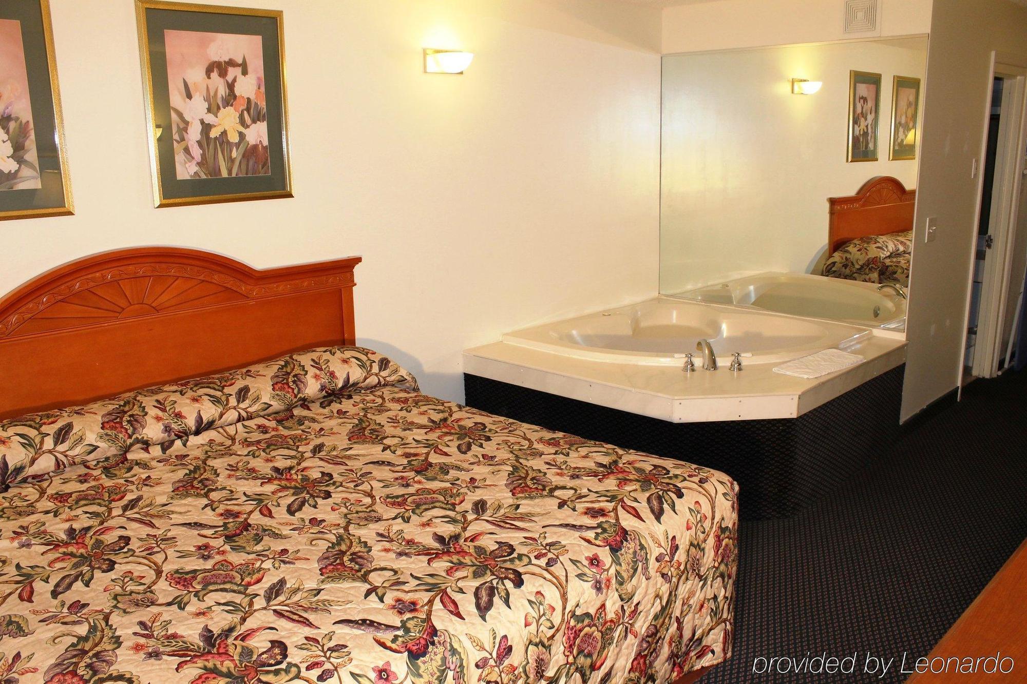 Americas Best Value Inn Chattanooga East Ridge Bagian luar foto